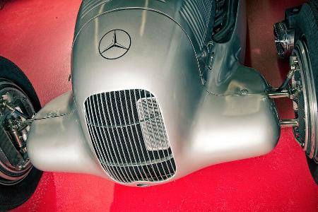 Mercedes-Benz W25, Silberpfeil, Khlergrill