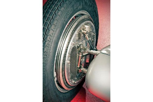 Mercedes-Benz W25, Silberpfeil, Radaufhngung