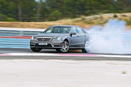 Mercedes E 63 AMG, Seitenansicht, Burnout