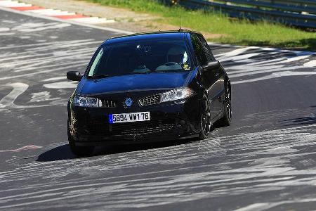 Allerdings verpassten die Ingenieure dem Fronttriebler noch eine extreme Leichtbaukur.