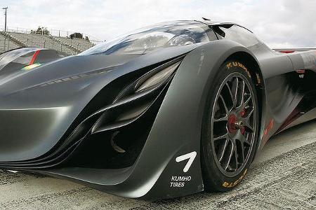 Basis ist ein Rennwagen vom Typ Courage C65.