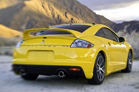 Am Heck prangt ein Flügel über der neuen Diffusorschürze.