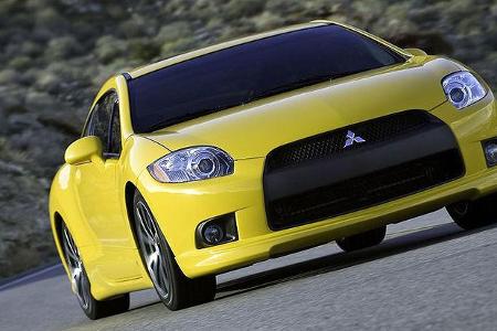 Die neue Front kennzeichnet das im Kühlergrill integrierte Logo.