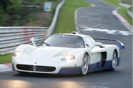 632 PS aus einem Sechs-Liter-V12 versprechen Rennsport.