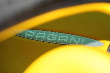 Wer jetzt an ein karges Interieur denkt, kennt Horacio Pagani nicht.