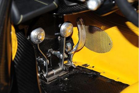 Der Innenraum hüllt den Fahrer gleich zweifach in eine perfekte Atmosphäre.