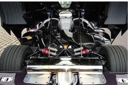 Beim Herausbeschleunigen aus einer Kurve sind schon bei 600 PS ein feinfühliger Popometer und ein sorgsamer Gasfuß gefragt.