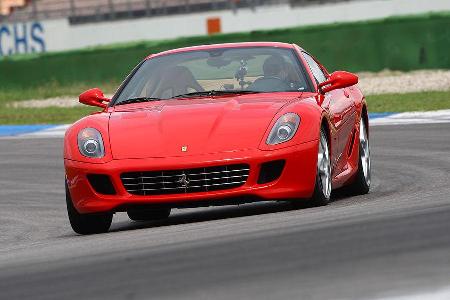 Mit 10,8 Sekunden geht die dritte Position an den Ferrari 599 GTB Fiorano F1.