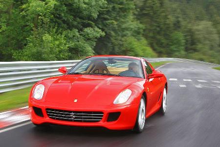 ... ein km/h vor dem 599 GTB. Der rassige Italiener liegt damit auf Platz sechs.