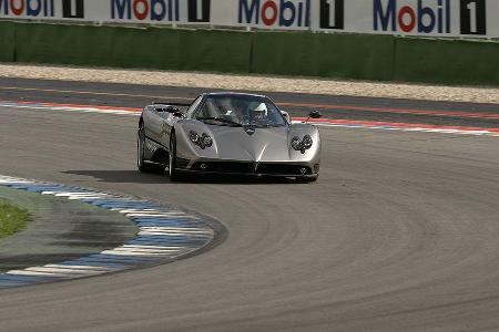 Im Mai '06 überquerte der Zonda F die Ziellinie in Hockenheim nach 1.10,8 Minuten.