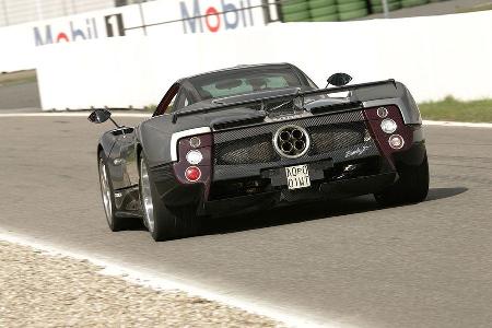 ... die er aber mit dem Pagani Zonda F teilen muss. Beide umrundeten den 20,6 Kilometer langen Kurs in der Eifel in 7.33 Min...