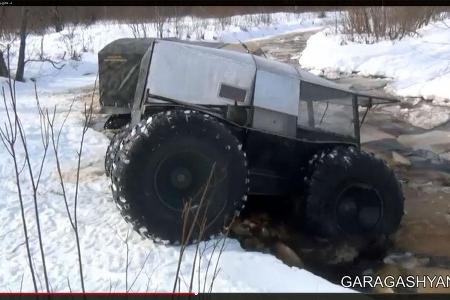 Mit diesem Motor treibt Garagashyan selbst entwickelte Achsen an, auf denen die Riesenräder montiert sind.