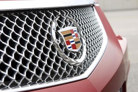 Chrom-eingefasster Kühlergrill.