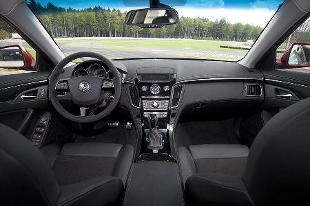 Das Interieur wirkt auf den ersten Blick etwas bider, es sind die Kleinigkeiten auf den zweiten Blick, die das Ambiente ausm...