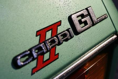 Den grünen GL treibt ein Zwei-Liter-V6 charaktervoll voran.