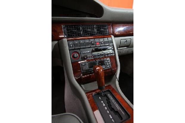 Audi V8, Mittelkonsole