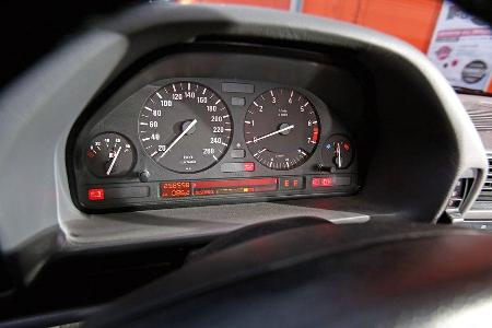 BMW 740i, Rundinstrumente