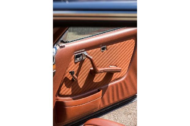 Mercedes-Benz 230 CE, Trinnenseite