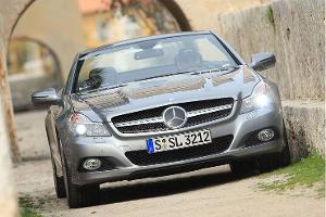 Die Frage, ob der Mercedes SL 350 eineFacelift verpasst bekommen hat, oder eine Neuauflage ist, scheint berechtigt.