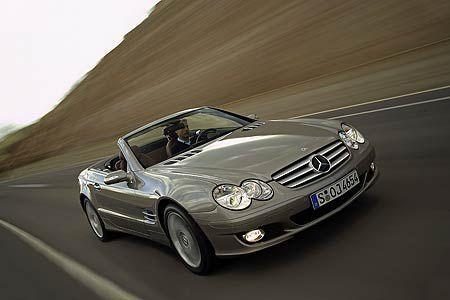 Pünktlich zum Genfer Automobilsalon 2006 hat Mercedes-Benz die SL-Klasse einem Facelift unterzogen.