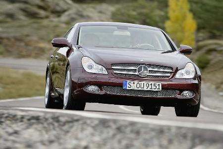CLS: Nach dem Facelift trägt der Grill zwei statt vier Querlamellen.