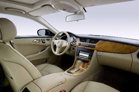 Cockpit mit Dreispeichenlenkrad, Basismotor CLS 280.