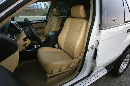 Die aufpreispflichtigen Ledersitze sind mit Kunstleder bezogen.