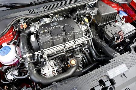 So brummt der 1,9 Liter große Pumpe-Düse-Zweiventiler inbrünstig, schiebt mit der Macht von 240 Newtonmeter Drehmoment.