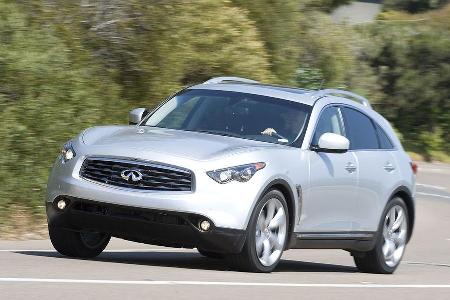 Das Infiniti-Flaggschiff FX50 ist ein ausgesprochen luxuriös ausgestattetes, sportives Fahrzeug.