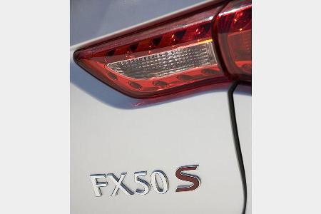 Als zweite Ausführung des großen Crossover stehen der FX37 und der sportiver zurecht gemachte FX37 S mit dem 3,7-Liter-V6 zu...