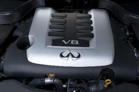 Der neu entwickelte, Euro 5 taugliche V8 im FX50 bringt 390 PS und 500 Nm bei 4.000/min.