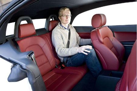 Im Fond sitzen selbst lange Norddeutsche erstaunlich gut.