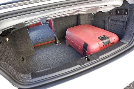 Der Kofferraum fällt mit 260 Litern 90 Liter kleiner aus als beim Festdach-A3.