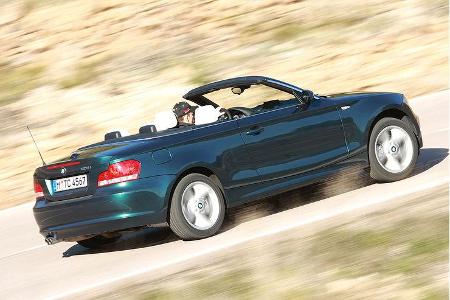 Heckantrieb, präzise Lenkung und gleichmäßige Gewichtsverteilung helfen beim Kurvenswingen.