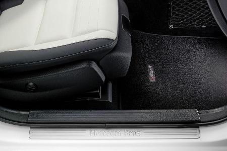 Schwarz-weiße Nappaledersitze der Designo-Ausstattungslinie zieren den Innenraum.