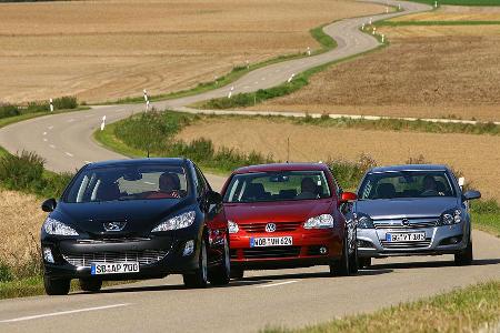 Die stärkste Diesel-Version HDI 135 trifft auf VW Golf 2.0 TDI und Opel Astra 1.9 CDTi.