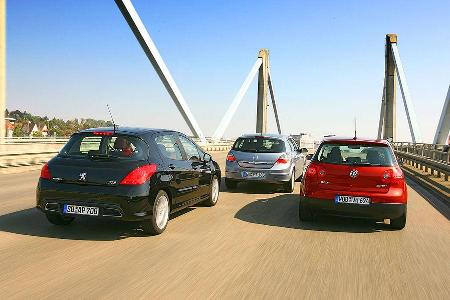 Nominell führt der Opel mit 150 PS das Feld an, gefolgt vom VW mit 140 PS.