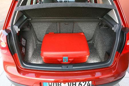 Der Kofferraum fasst 350 Liter ...