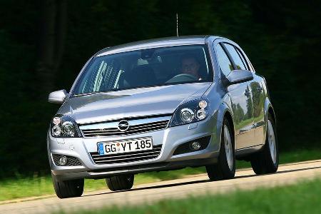Opel Astra 1.9 CDTi Cosmo: Mit einem Grundpreis von 25.450 Euro ist er der teuerste des Trios.