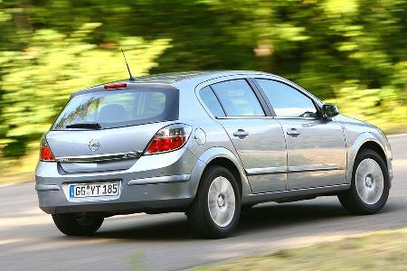 Beim Topspeed hat der Astra die Nase vorne.