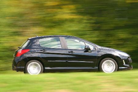 Er tritt in der HDi FAP 135-Variante mit Sport Plus-Ausstattung an.