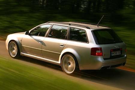 Audi bot für eilige Kurierfahrer auch noch die Kombiversion RS6 Plus an. Der Lademeister war eigentlich auf 999 Exemplare li...