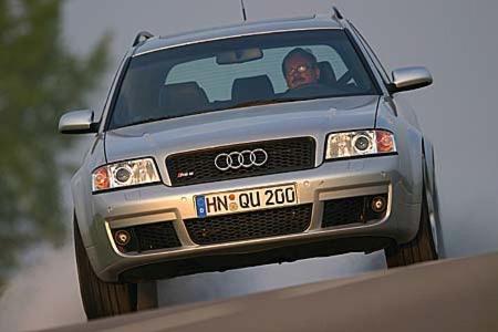 0,3 s nimmt der RS6 Plus dem normalen RS6 ab. Beim Sprint auf 200 vergehen 17,3 s.