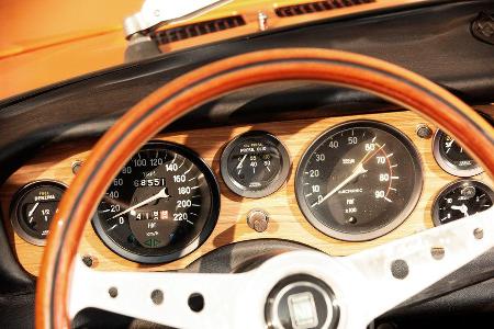 Fiat 124 Sport Spider, Lenkrad, Rundinstrumente