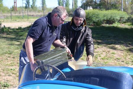 Bugatti 252, Benzin, Nachfllen