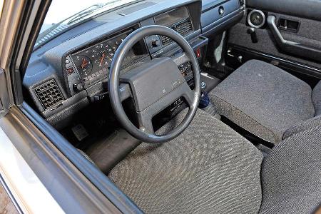 Volvo 240, Cockpit