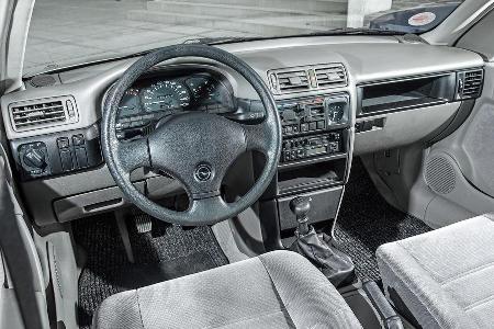 Opel Vectra 2.0i, Cockpit