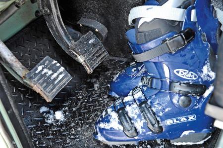 Land Rover 109 Serie 3, Pedalerie