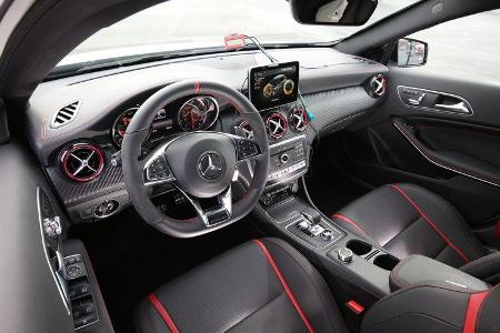 Mercedes-AMG A 45 4Matic, Cockpit