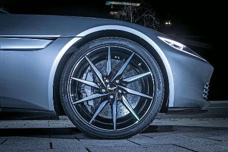 Aston Martin DB10 - Ausfahrt - James Bond - Sportwagen - V8